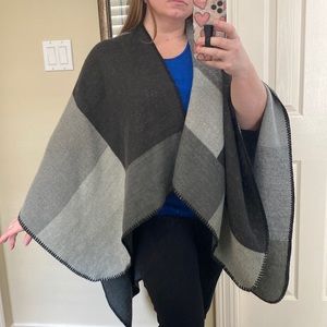 Harve Bernard gray and black poncho, OS